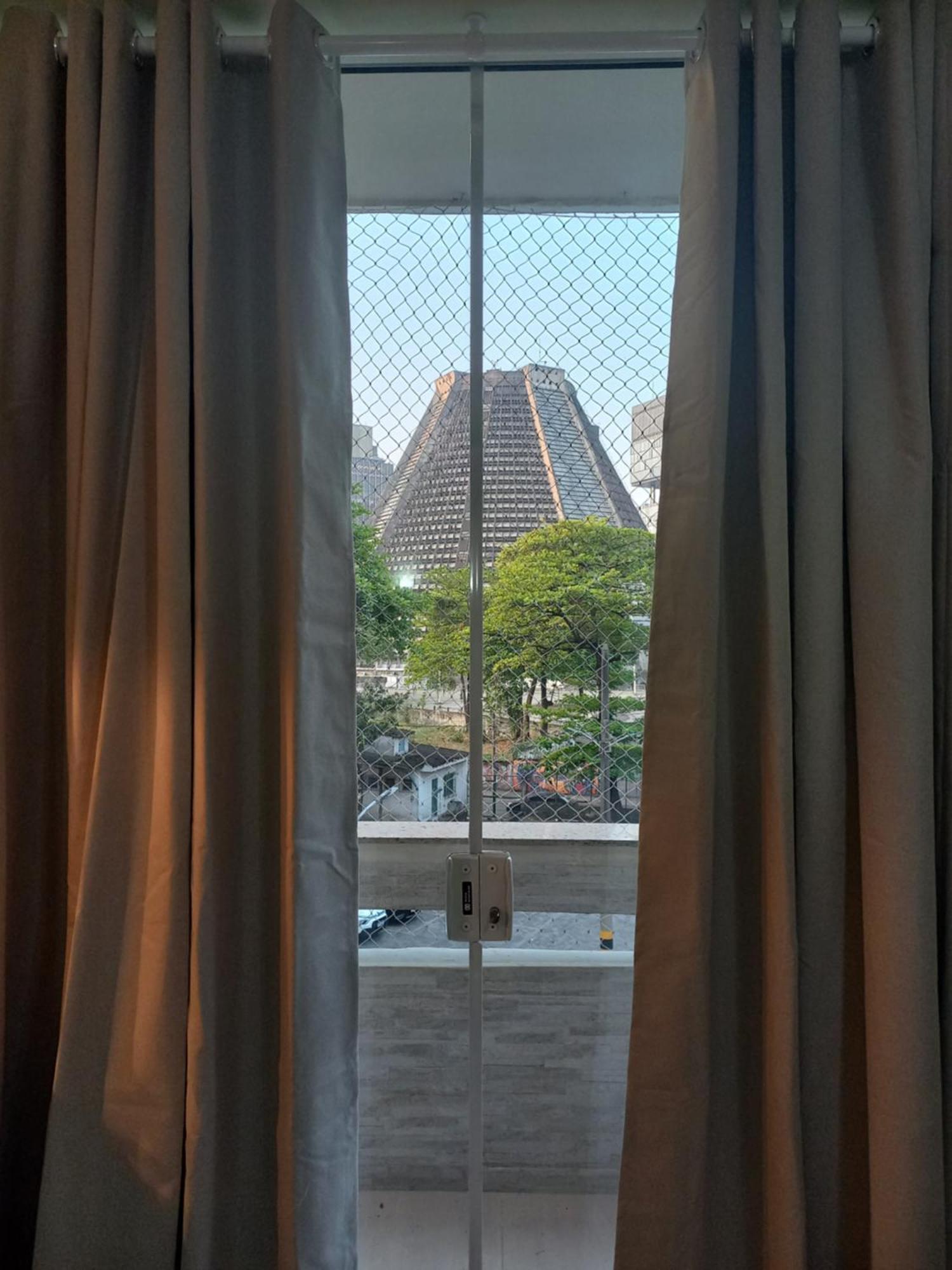 Apartamento Na Lapa Com Ar, Varanda E Localizacao Perfeita